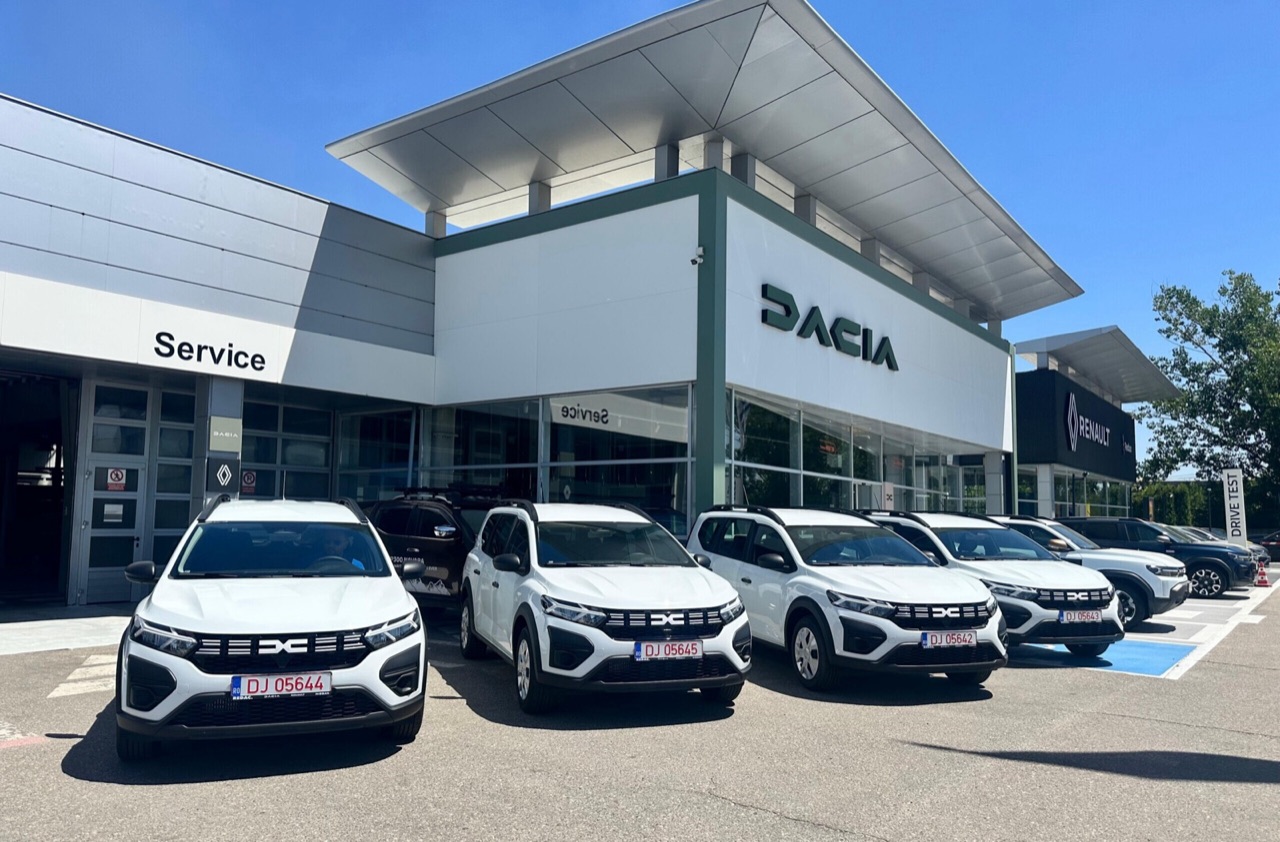 Next M își completează flota cu 12 autoturisme Dacia. Un pas firesc spre eficiență și susținerea producătorilor naționali